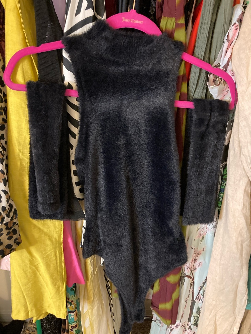 Maniere De Voir Black Faux Fur Sleeveless Bodysuit with Arm Warmers